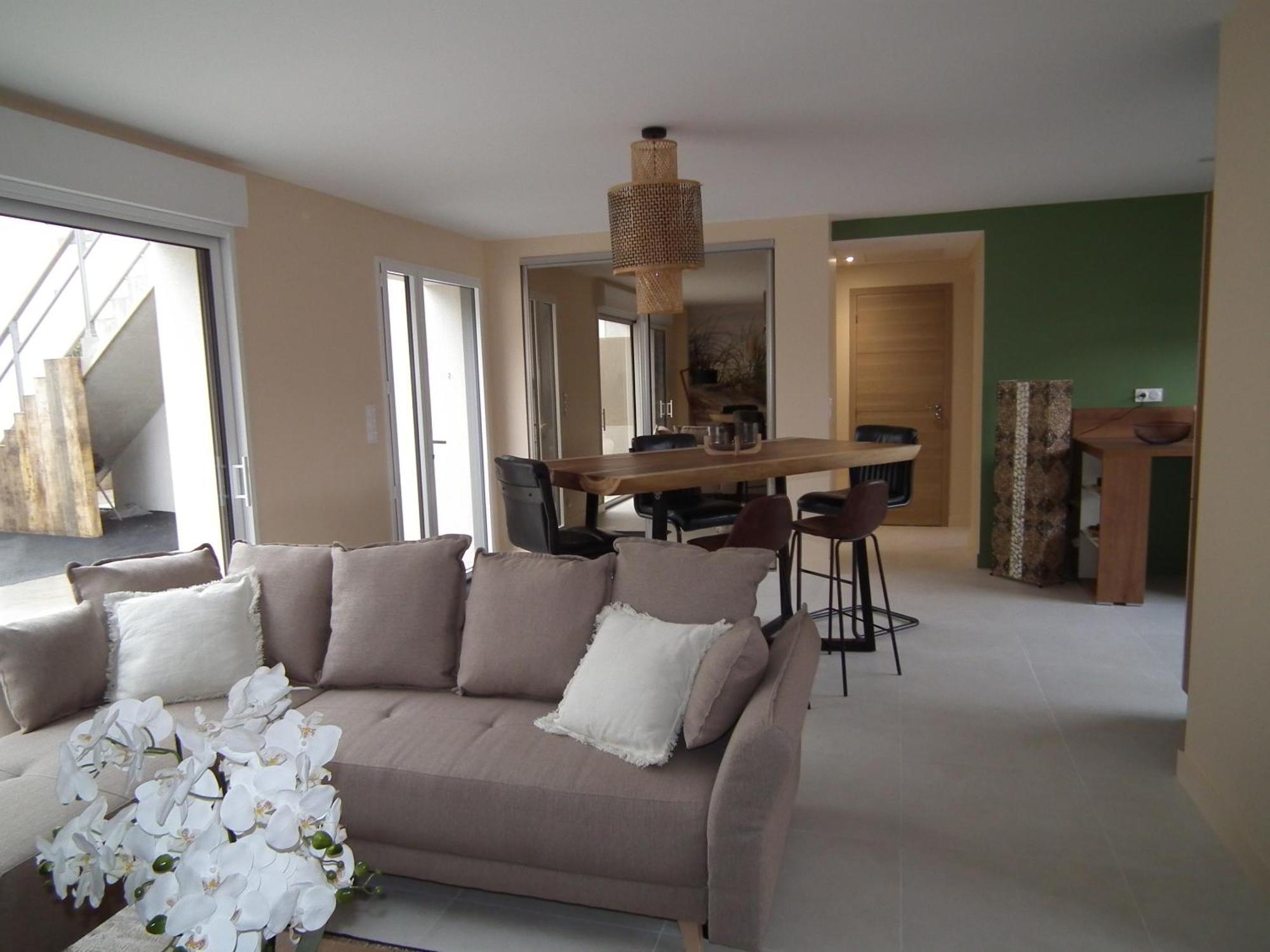 Les Maisons De Louise Pirou Rum bild